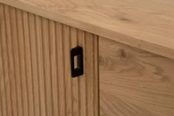 Komoda ryflowana na wysokich nóżkach NAVARRA