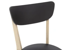 Krzesło drewniane z czarnym siedziskiem REMI