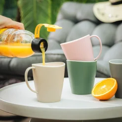 inny Kubek plastikowy z uchem 350 ml MIX