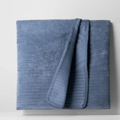 Narzuta na łóżko jasnoniebieska SILKY 200x220 cm