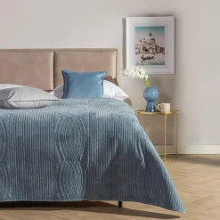 Koce I Narzuty| Narzuta na łóżko jasnoniebieska SILKY 180x200 cm