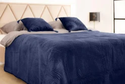 Narzuta na łóżko pikowana w liście ciemnoniebieska FERN 200x220 cm