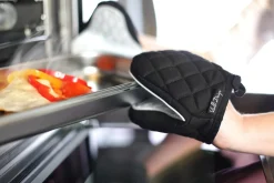 Vialli Design Rękawica kuchenna silikonowa łapka czarna LIVIO