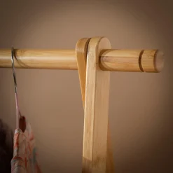 inny Wieszak drewniany z koszem PAG